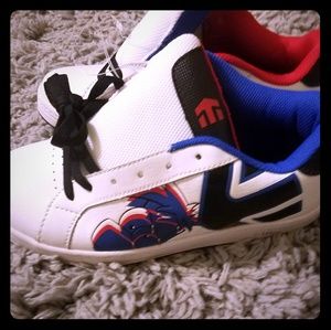 Boys youth size 5 phineas and ferb etnies